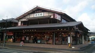 渡月橋から近い大型お土産店