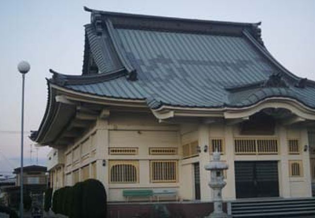 高台にある寺院