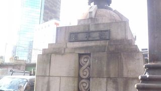 再建され、再び