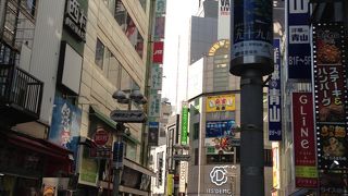 朝から深夜まで賑やか