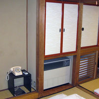 格子の中にあるのが冷蔵庫