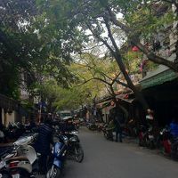 ホテル入口前の道-2