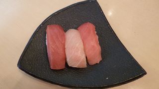 週末のランチ、１２時頃は待ちます