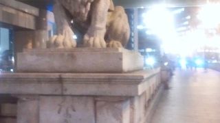 ライオンが橋を護る