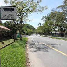 帰りのバス停、右奥にGate5があります