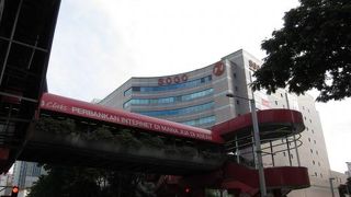 駅前で便利な日系デパートです