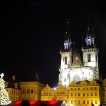 ライトアップされた教会です。