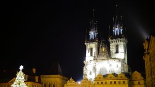 クリスマスマーケットの飾りに照らされてとても綺麗でした。