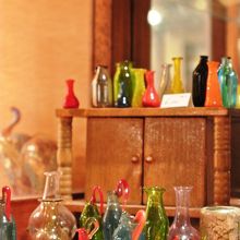 花瓶やピッチャーのミニチュア