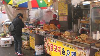 駅の周りには飲食店がいっぱい！ロッテマートも！！