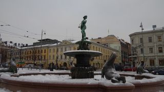 噴水が凍っていました