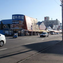 徒歩で向かいました。