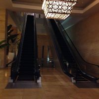 リゾートホテルでエスカレータ