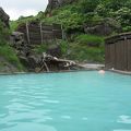 青白い最高の湯