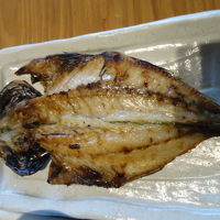 朝食の目玉！アジの干物（炭火焼き）