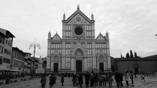 フィレンツェゆかりの偉人が眠る教会