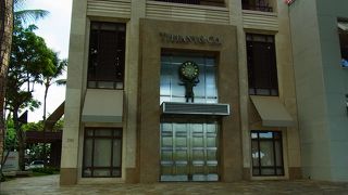 ワイキキの入り口の付近にあります。