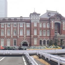 駅舎全体のパノラマ写真。