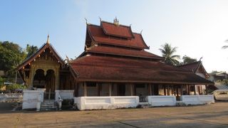 ５重の美しい屋根のワット・マイは必見