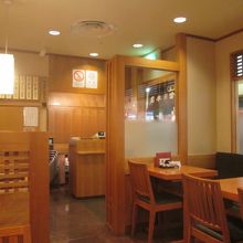 新しいお店ではありませんが、清潔感があります