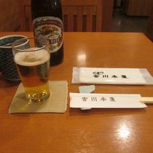 テーブル上には山椒と共に鰻のタレもあります