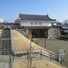 おっ、立派な城門！