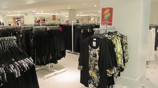 C&A マドレーヌ店　１０代から３０代前半の人向き