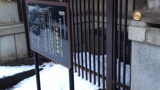 熊野神社の隅っこにあります。