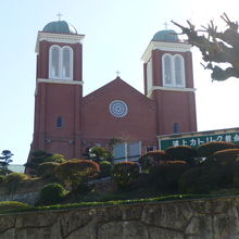 きれいな建物です，中も広いです。