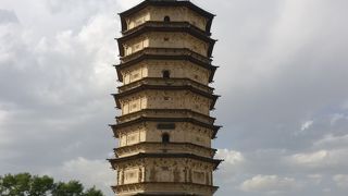 白塔 (万部華厳経塔）