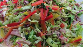 ハムもサラダも魅力的なローゼンハイム北千住マルイ