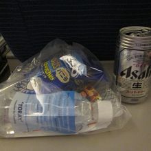 エコノミー席、飲み物サービスから開始（１１月）