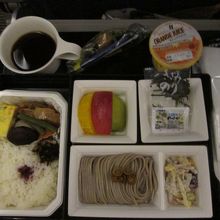 エコノミー席、朝食のサービス（１１月）