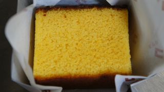 黄色のカステラ生地がきれいだし、しっとりしたきめの細かさがさすがです。