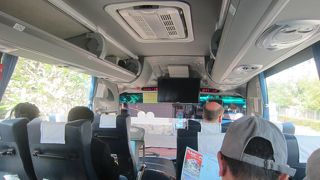 バンコク行きのバスとベルトラベルのバスが随時発着してます