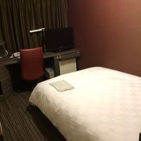 十分広く、圧迫感はありません