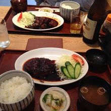 ハンバーグとサイコロステーキ