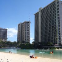 あれれ？何か変？レインボーのタイルは修復中。