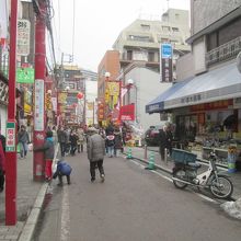 「関帝廟通り」を「山下公園」方面に向かうと…