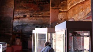 ベドウィンがリフォームした岩窟住居かと思った！！～ペトラ洞窟博物館～