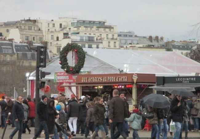 メイル　ブランリのクリスマスマーケット　エッフェル塔にもっとも近いマルシェドノエル