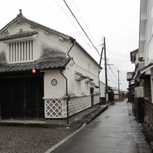 地割りと存在感のある蔵