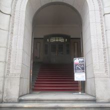 では、館内に入ります