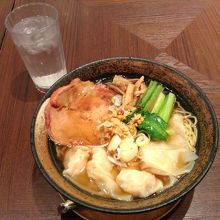 わんたんそば　醤油　￥880