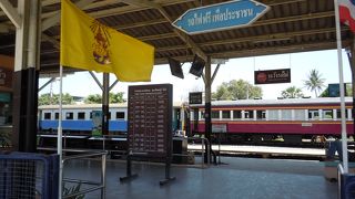 バンコク市内のタイ国鉄の始発駅の一つです。