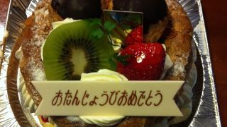 武蔵小杉、法政通りの小さなケーキ屋さん。人気です。