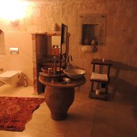 ツアーでご一緒した方のお部屋の中です。ここはトイレが丸見えで