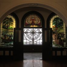 美しいステンドグラスがありました