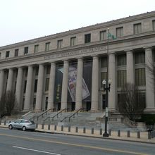 かなり立派な建物です