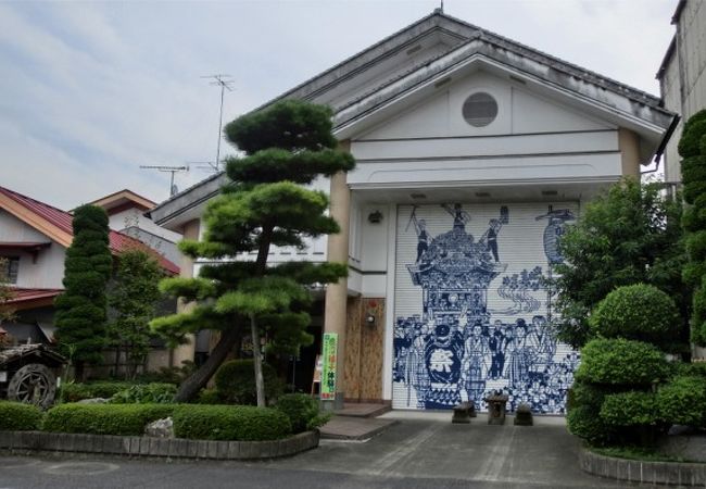 鹿沼一華麗な彫刻屋台が見られます。